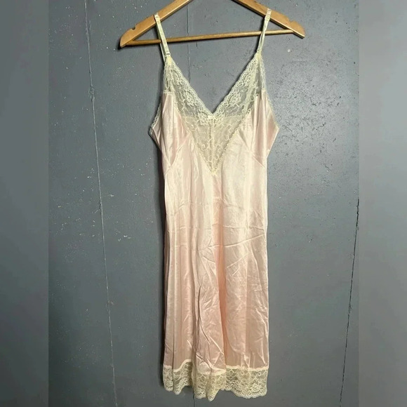 Vintage Pink Lace Slip, Size 36 (Medium) - Picture 6 of 6